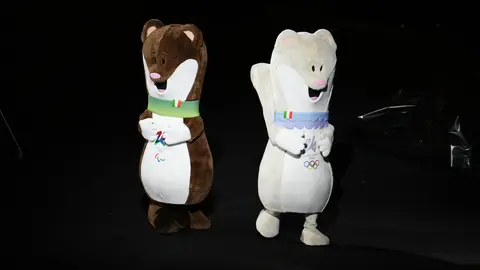 Tina y Milo, mascotas de los juegos | AP