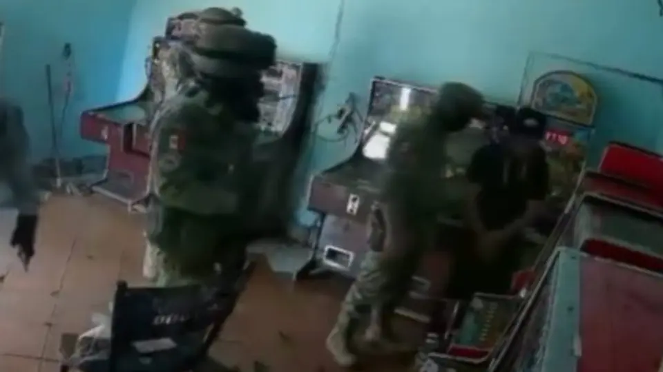 VIDEO: “Somos la muerte”; revelan 14 minutos de tortura de militares a joven en Michoacán