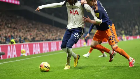 Djed Spence en un partido ante Newcastle | AP