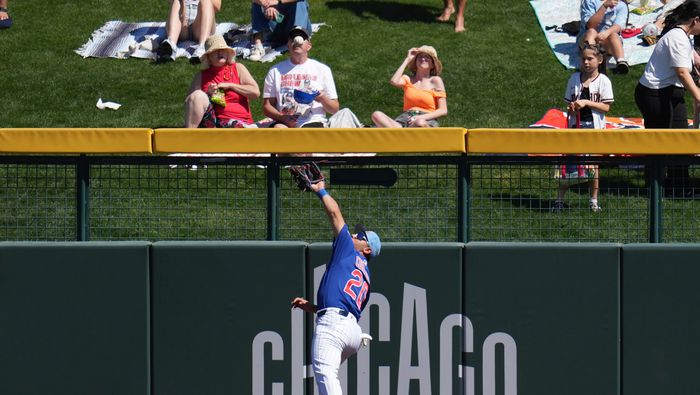 Michael Confort con los Chicago Cubs durante el entrenamiento de primavera | AP