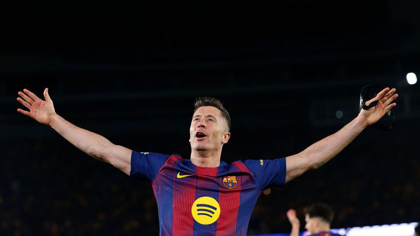 Lewandowski marcó dos goles ante Newcastle | AP