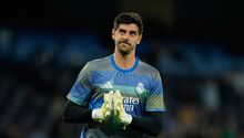 ¿Adiós a la Copa del Mundo? Thibaut Courtois sale lesionado al medio tiempo en la victoria del Real Madrid