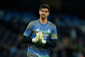¿Adiós a la Copa del Mundo? Thibaut Courtois sale lesionado al medio tiempo en la victoria del Real Madrid