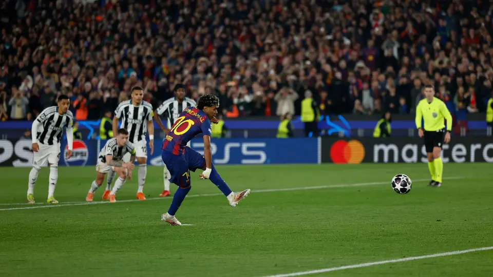 Lamine Yamal anota penal ante Newcastle | AP