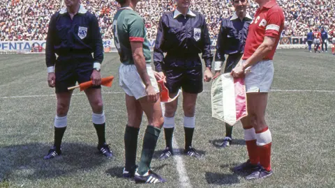 Gustavo Peña, capitán de México, y Albert Alekseyevich Shesternyov, capitán de Rusia previo al partido inaugural | MEXSPORT
