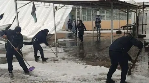 Se reportó la caída del techo de lámina de la escuela primaria Luis G. Urbina en San Carlos, Ecatepec. / Gobierno de Ecatepec
