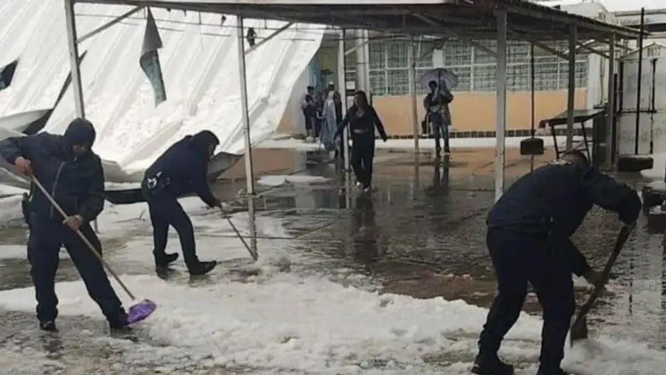 Se reportó la caída del techo de lámina de la escuela primaria Luis G. Urbina en San Carlos, Ecatepec. / Gobierno de Ecatepec