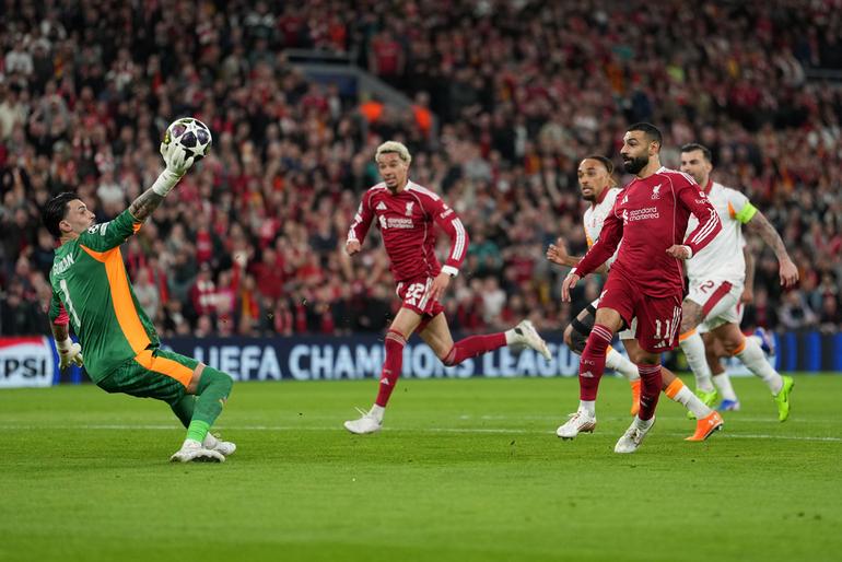 Mohamed Salah se pierde el gol con Liverpool | AP