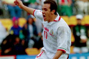 A 84 días del Mundial 2026: El 'Gol imposible' de Cuauhtémoc Blanco contra Bélgica en Francia 1998