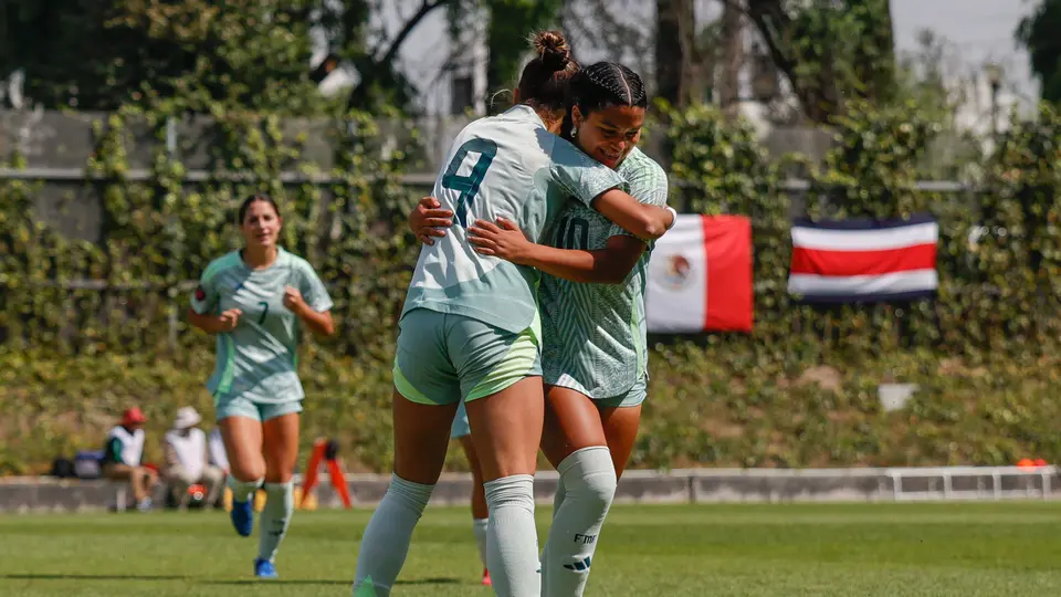 Ava Stack y Citlali Reyes en celebración con la Selección Mexicana Femenil Sub-17 | IMAGO 7