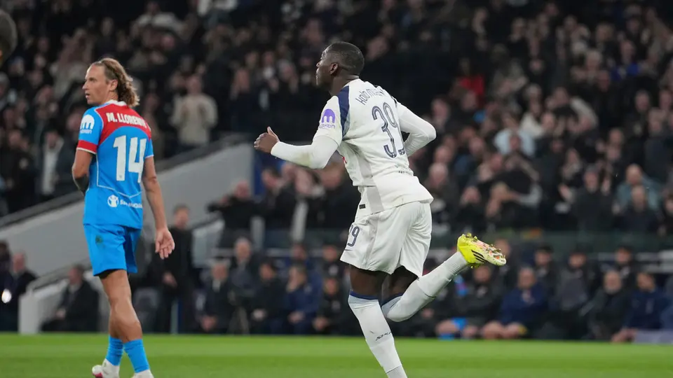 Randal Kolo Muani celebra su gol en el partido de Tottenham contra Atlético de Madrid | AP