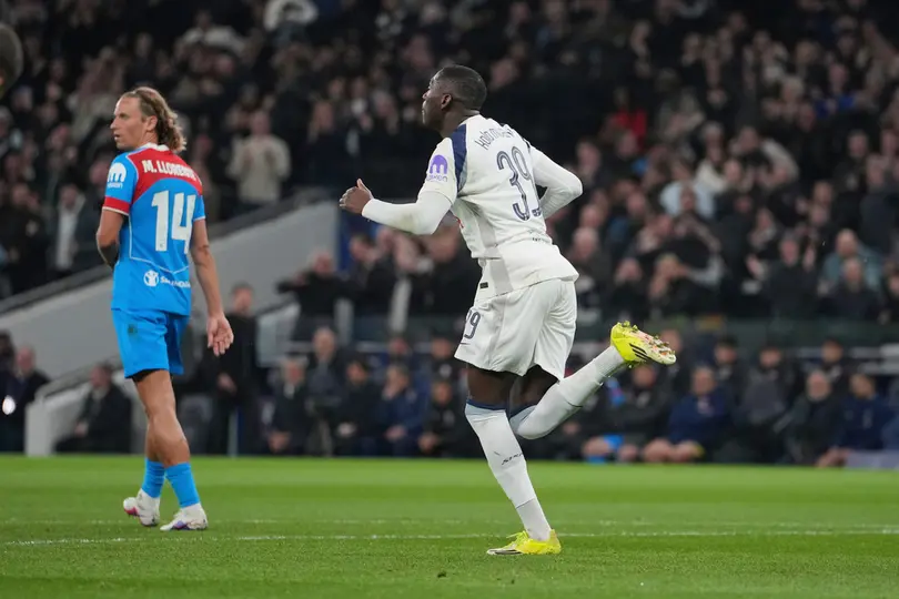 Randal Kolo Muani celebra su gol en el partido de Tottenham contra Atlético de Madrid | AP