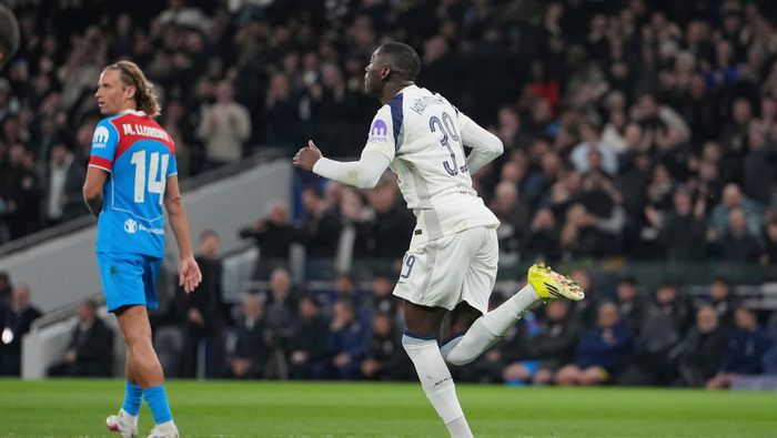 Randal Kolo Muani celebra su gol en el partido de Tottenham contra Atlético de Madrid | AP