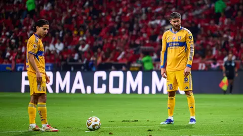 Diego Lainez y André-Pierre Gignac en partido con Tigres en la Liga MX | MEXSPORT