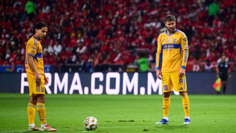 Diego Lainez y André-Pierre Gignac en partido con Tigres en la Liga MX | MEXSPORT