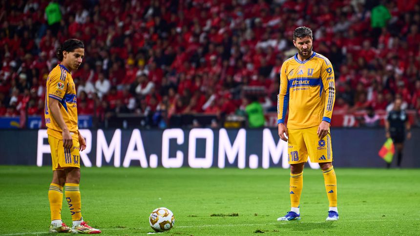 Diego Lainez y André-Pierre Gignac en partido con Tigres en la Liga MX | MEXSPORT
