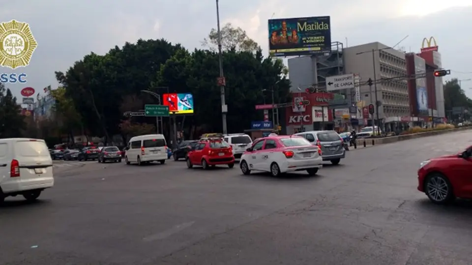 Los vehículos con engomado rojo, placas 3 y 4, y holograma 1 y 2, no circulan / Especial