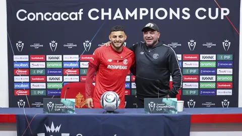 Alexis Vega y Antonio Mohame en conferencia de prensa previo al partido de Toluca en Concachampions | IMAGO 7