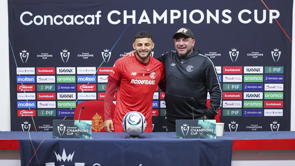 Alexis Vega y Antonio Mohame en conferencia de prensa previo al partido de Toluca en Concachampions | IMAGO 7