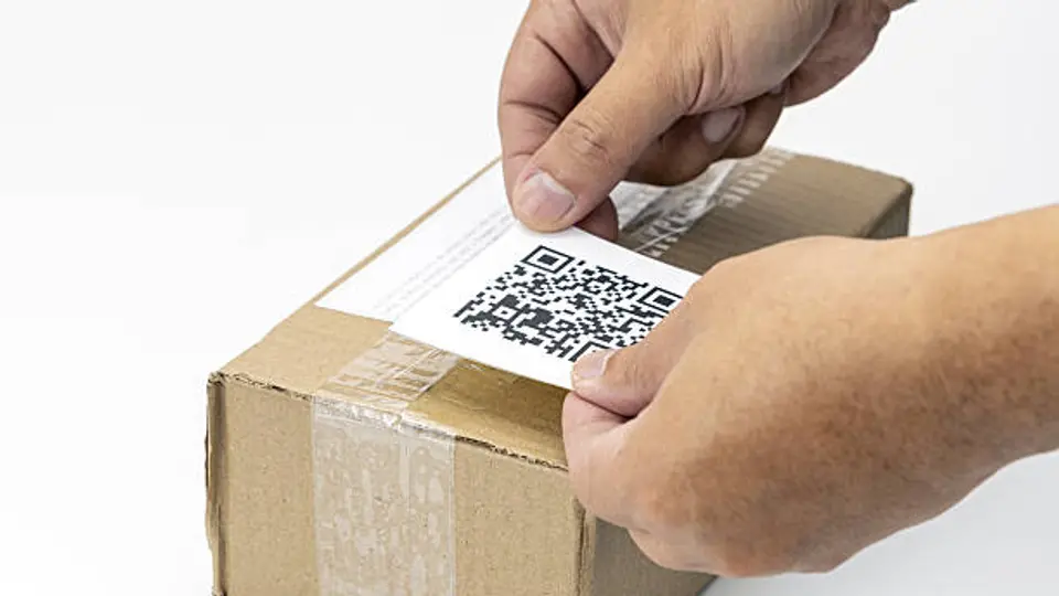 Escanear códigos QR desconocidos puede poner en riesgo tu información bancaria./ Pixabay