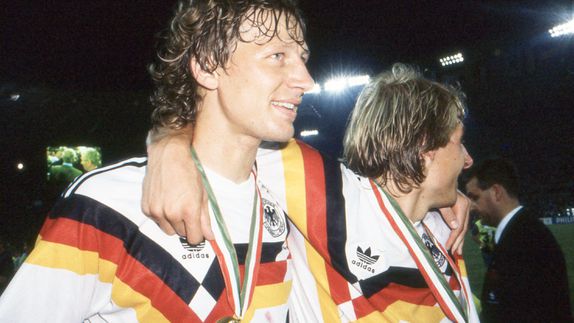 A 52 días del Mundial:  El uruguayo naturalizado mexicano, Edgardo Codesal, pitó la Final de Italia 1990 que se definió con polémico penalti