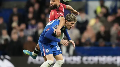 Bryan Mbeumo y Alejandro Garnacho disputando el balón I AP