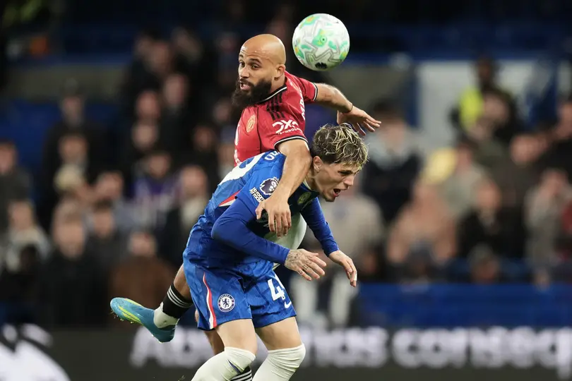 Bryan Mbeumo y Alejandro Garnacho disputando el balón I AP