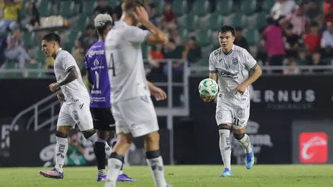 Ali Ávila poniendo el empate de Querétaro ante Mazatlán