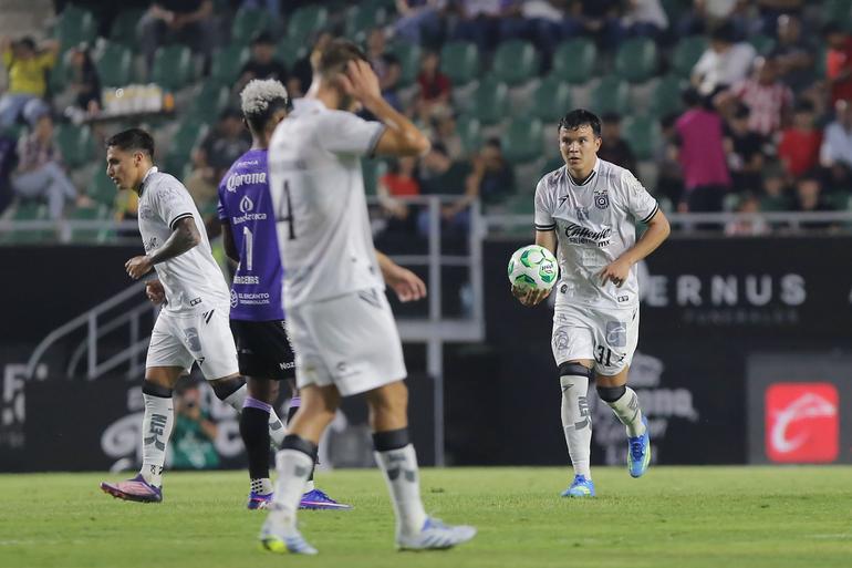 Ali Ávila poniendo el empate de Querétaro ante Mazatlán l MEXSPORT