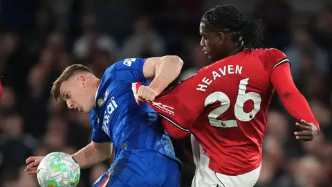 Liam Delap y Ayden Heaven en la Jornada 33 de la Premier League I AP