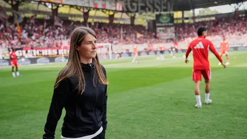 Marie-Louise Eta en su primer partido con Unión Berlín I AP