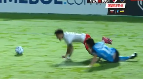 Segunda falta de Diago Giménez l CAPTURA