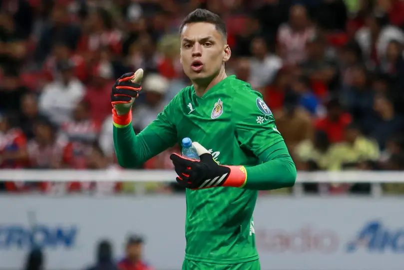 Óscar Whalley en un partido de las Chivas l IMAGO7