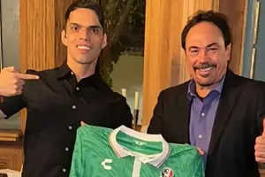 Hugo Sánchez se reunió con el fan que limpió su placa en el Riyadh Metropolitano