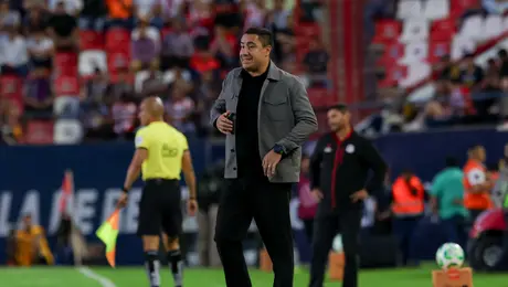 ¡Aura! Efraín Juárez guiñó a la cámara durante el duelo ante San Luis