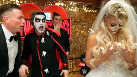 ¡Caos en la boda! Danhausen arruina el momento de The Miz y Maryse