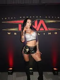 CAPTURA DE PANTALLA DE Elayna Black LLEGANDO A TNA | CAPTURA DE IG