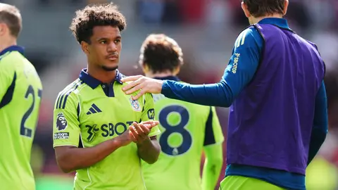 Equipo del Fulham tras el empate ante el Brentford en Premier League I AP