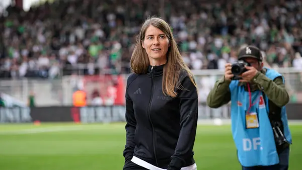 ¡Histórico! Marie-Louise Eta debuta como entrenadora de Union Berlín