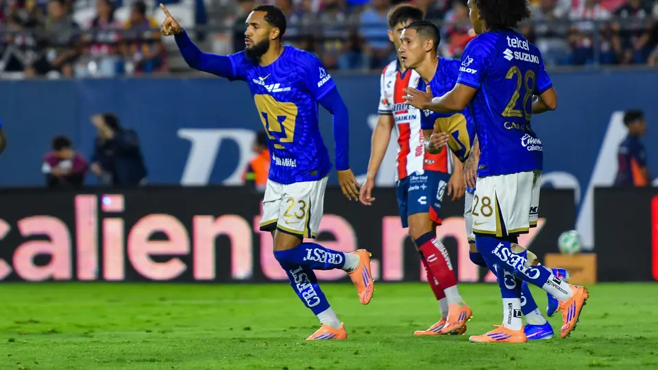 Juninho anota de penal ante Atlético San Luis l IMAGO7