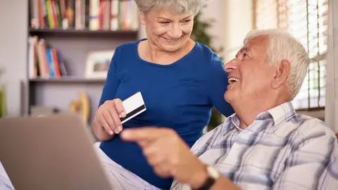 Este programa beneficia a más de 13.6 millones de adultos mayores en todo el país / FREEPIK