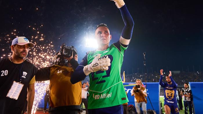 Keylor Navas saliendo de Ciudad Universitaria | MEXSPORT
