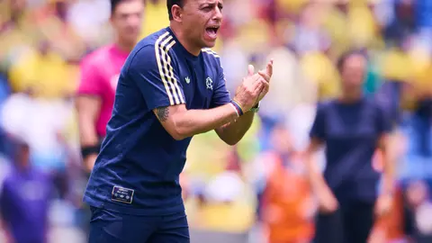Ángel Villacampa dirigiendo al América Femenil | MEXSPORT