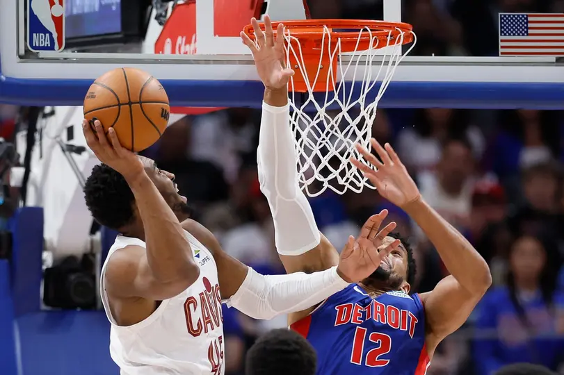 Cavs vs Pistons | AP