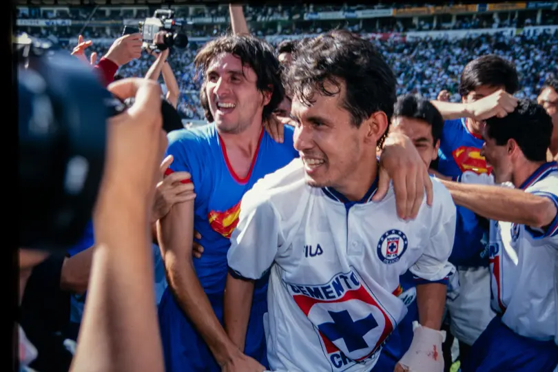 Juan Reynoso en celebración como jugador de Cruz Azul en el Invierno 1997 | MEXSPORT