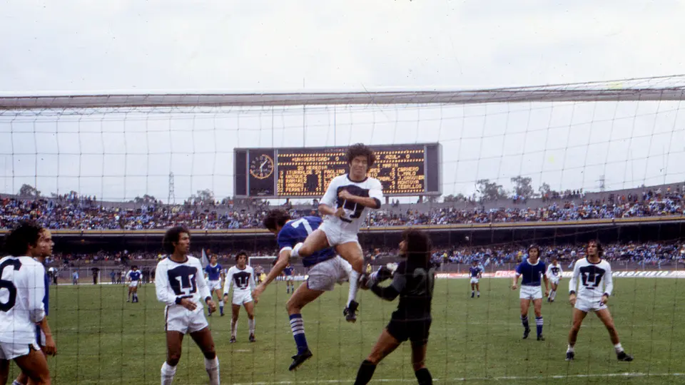 Pumas y Cruz Azul, en la Ida de la Final de la temporada 1978-79. l MEXSPORT