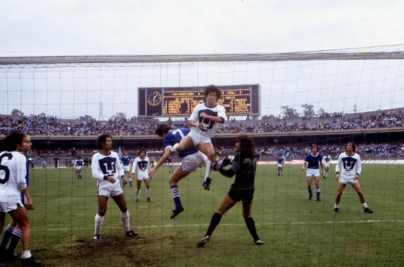 Pumas y Cruz Azul, en la Ida de la Final de la temporada 1978-79. l MEXSPORT