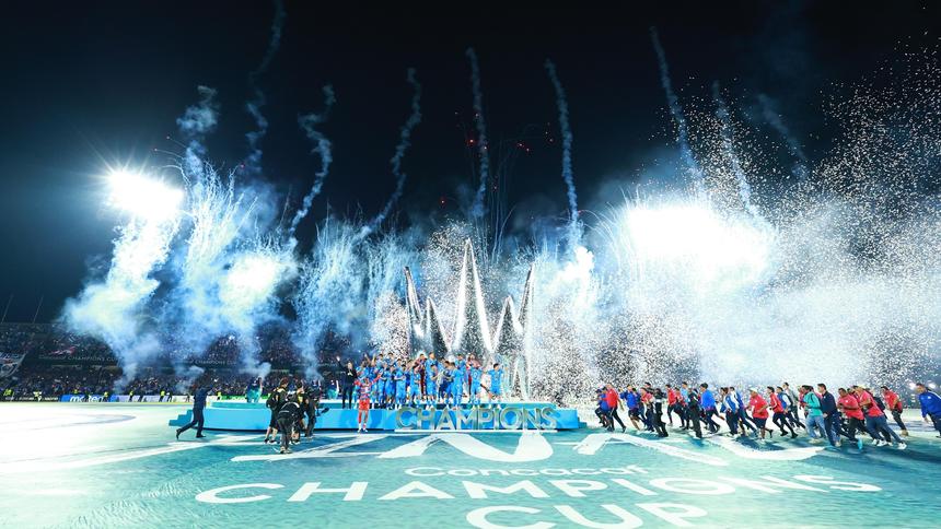 Cruz Azul en celebración del título de la Copa de Campeones Concacaf 2025 en el Estadio Olímpico Universitario | MEXSPORT