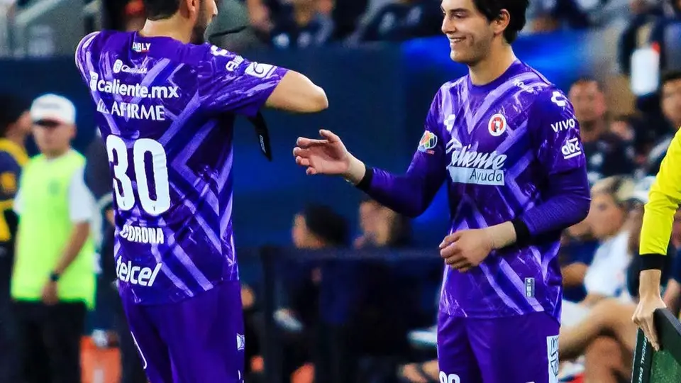 Jesús Corona celebra junto a su hijo el título de Xolos de Tijuana Sub 19