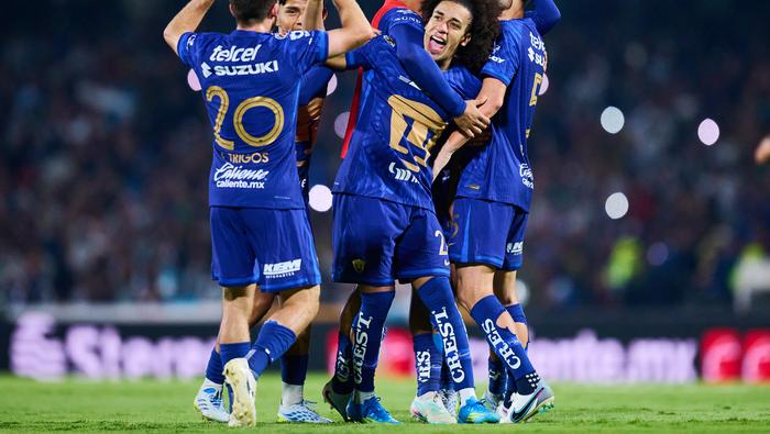 Jugadores de Pumas festejando el título de Liga MX | MEXSPORT